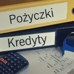 Kredyt czy pożyczka - poznaj kluczowe różnice i uniknij kosztów