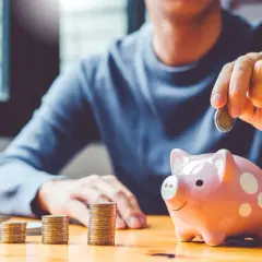 Bank który pomaga zadłużonym: skuteczne rozwiązania na wyjście z długów