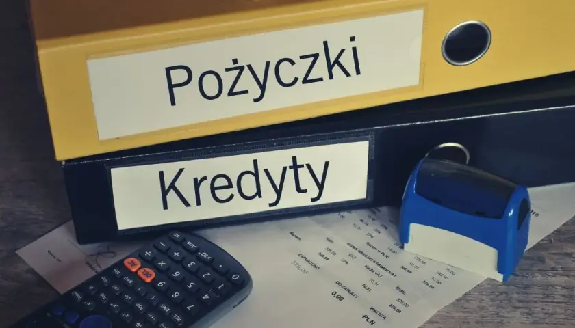 Kredyt czy pożyczka - poznaj kluczowe różnice i uniknij kosztów